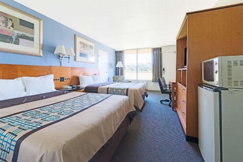 Days Inn by Wyndham Luray Shenandoah image 3