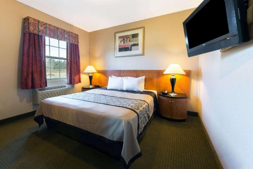 Days Inn by Wyndham Luray Shenandoah image 4